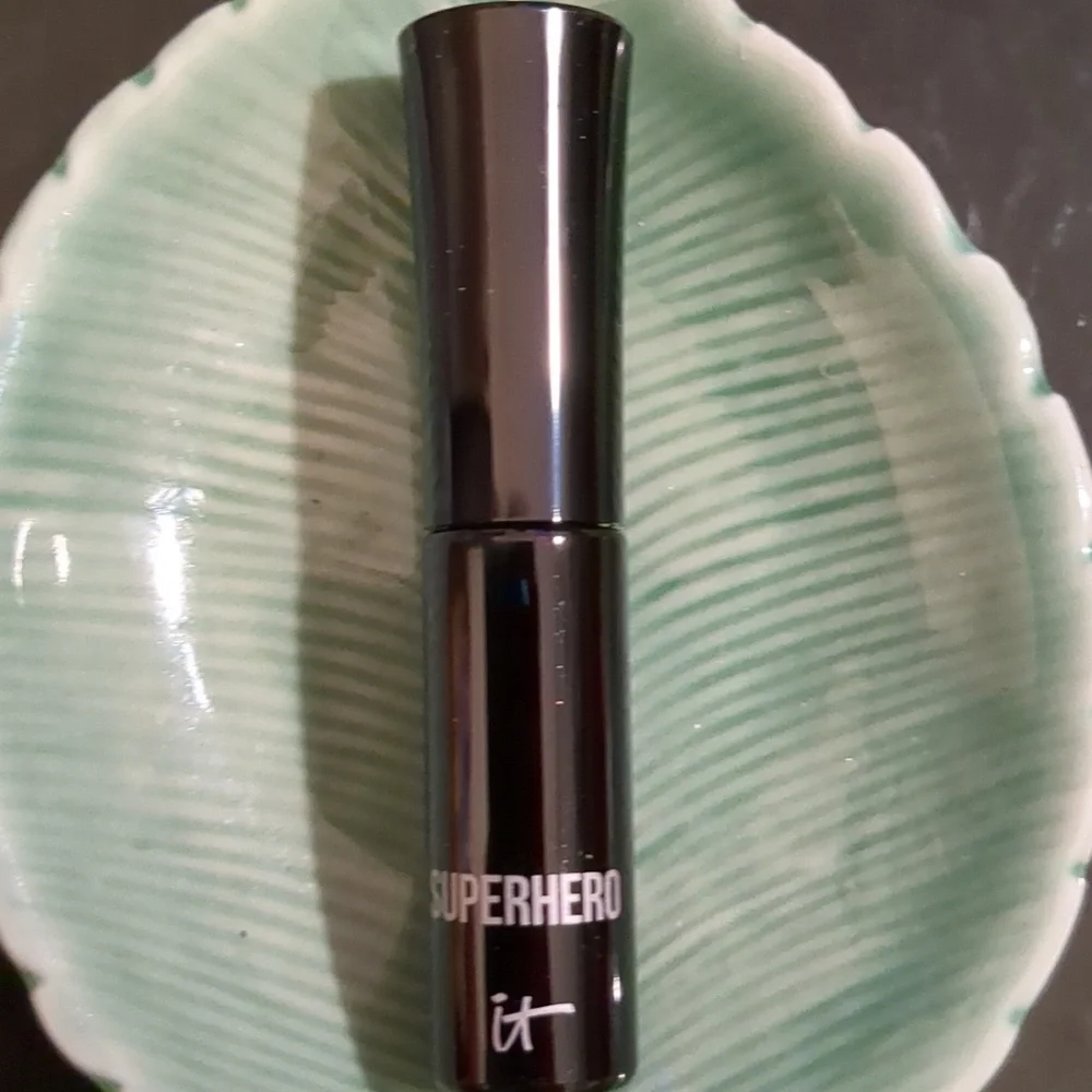 Elastic Stretch Volumizing Mascara
